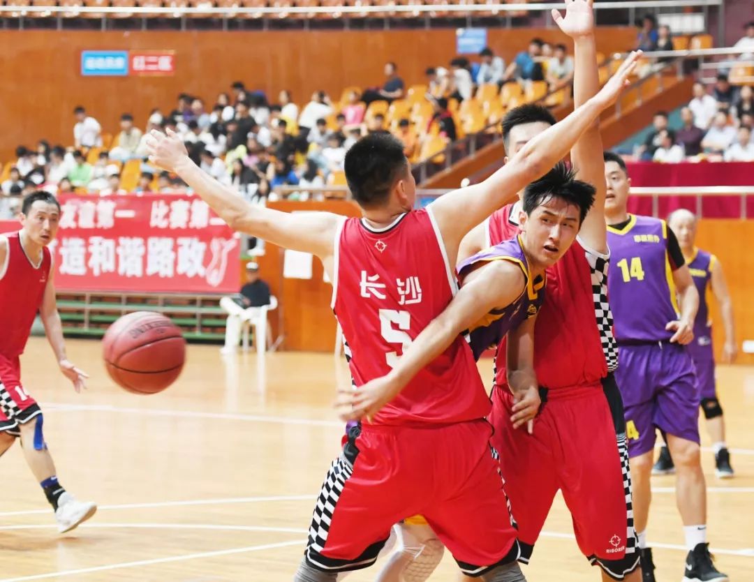 强强碰撞！双方队伍实力对决，比赛紧张刺激