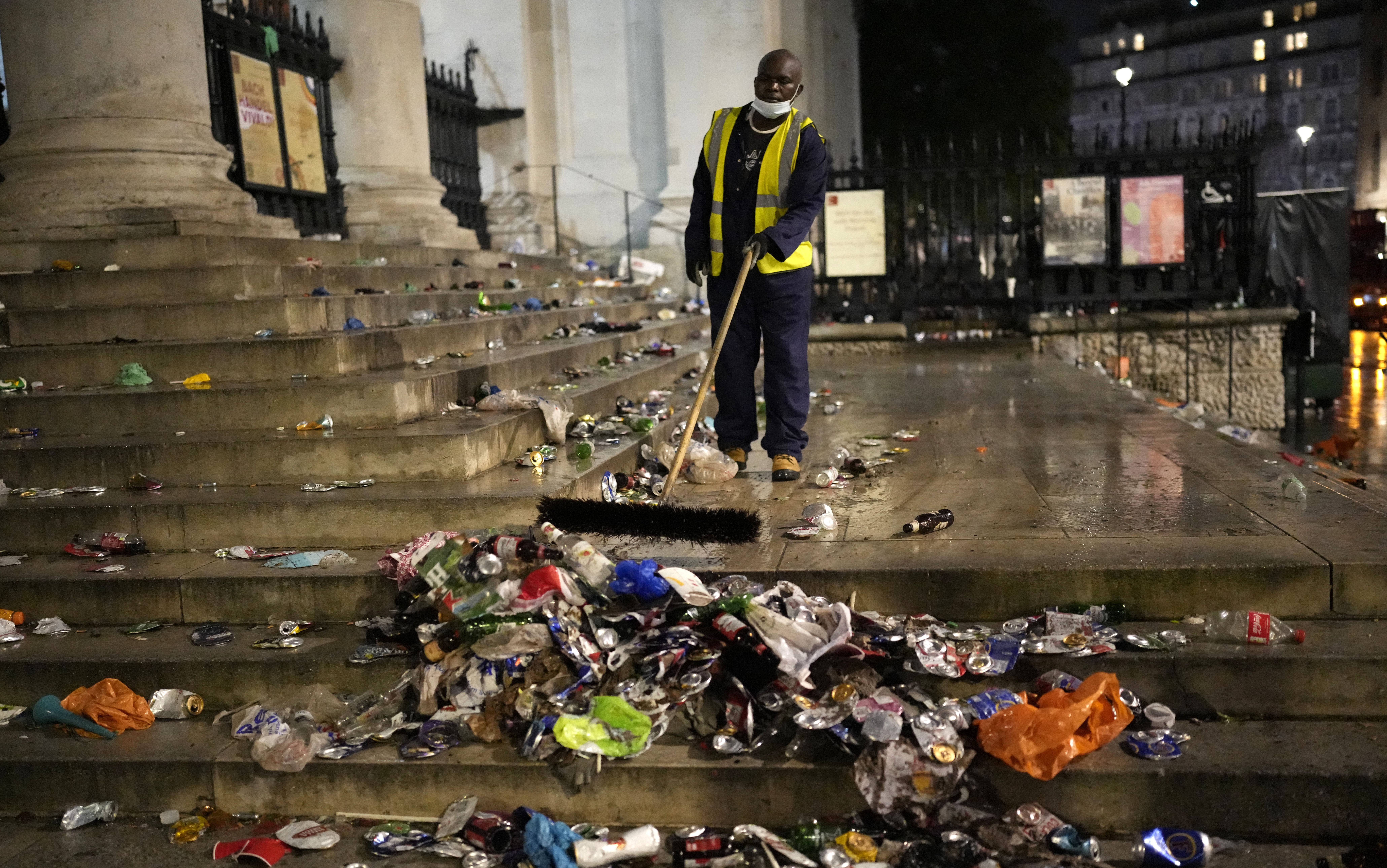 完美体育直播机构-包含摩纳哥惨遭淘汰，欧冠强梦碎，球迷泪洒现场的词条