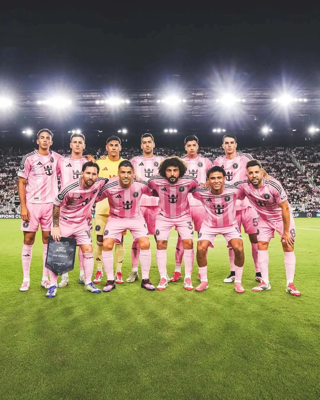 包含球队转会窗口大动作，多名球员正式加盟的词条