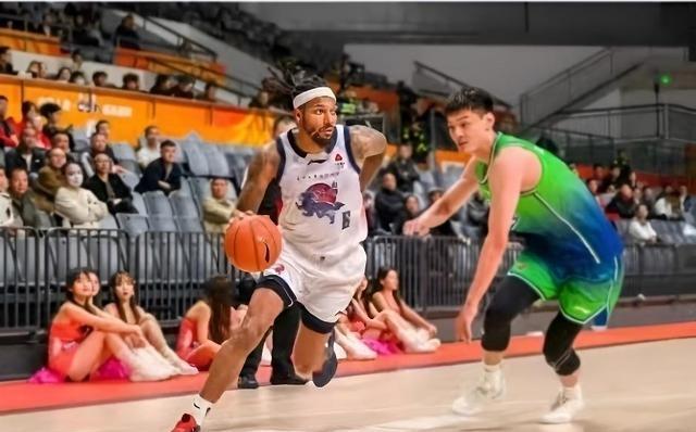 新援外援加盟，火力全开带领球队赢下比赛的简单介绍