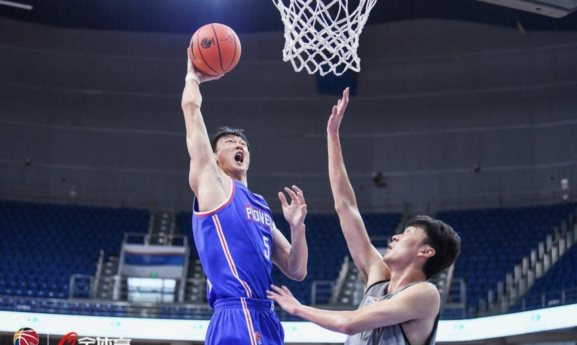 新援外援加盟，火力全开带领球队赢下比赛的简单介绍