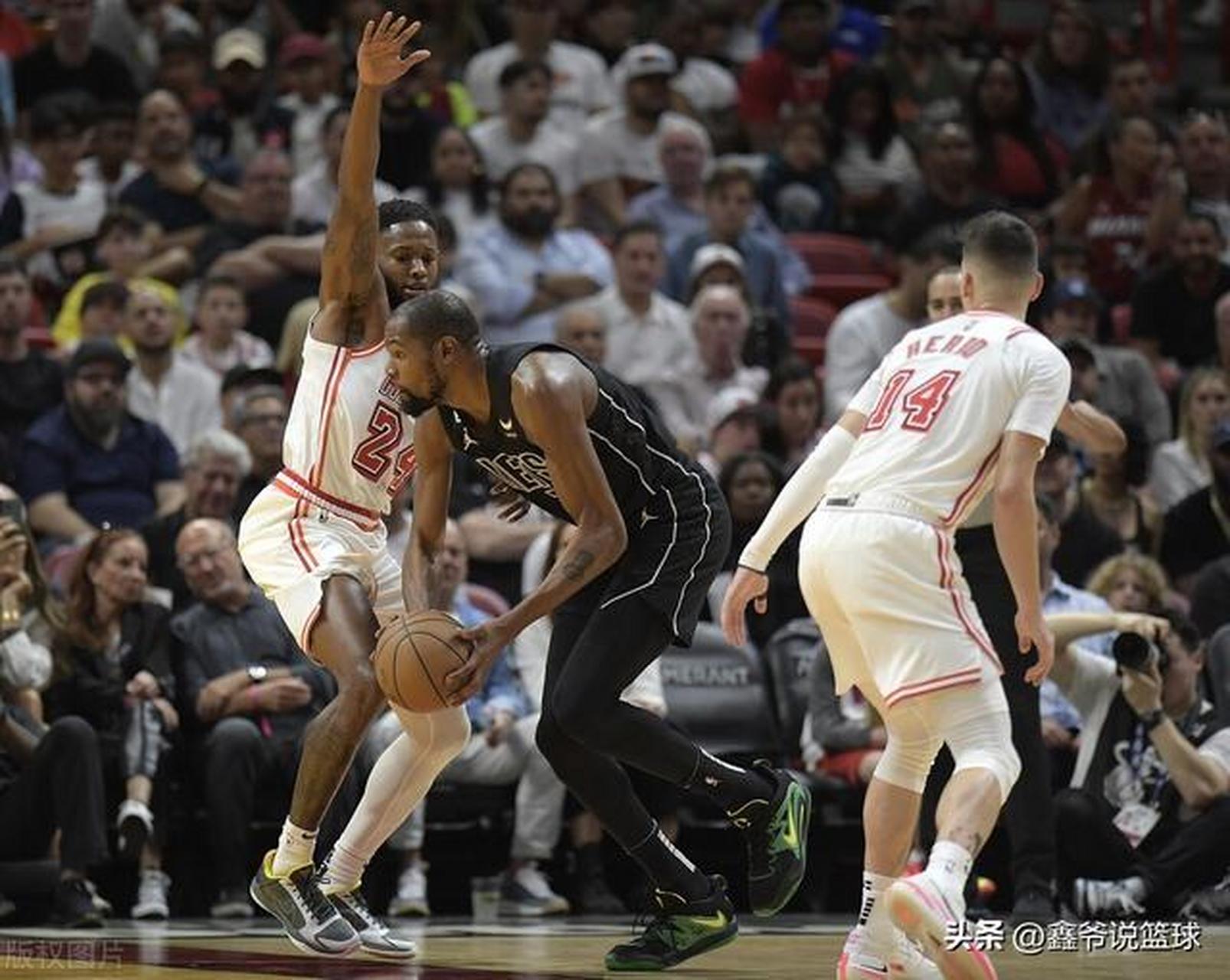 篮网击败热火，杜兰特登场表现出色助球队胜利的简单介绍